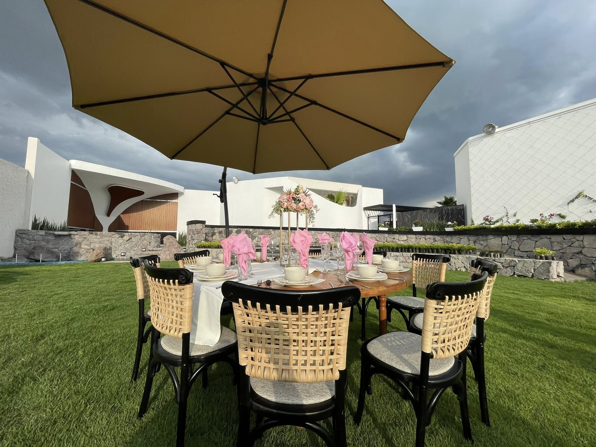 Salón con decoración moderna