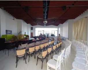 Evento corporativo con iluminación